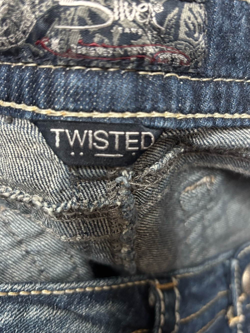 SILVER Jeans Womans Twisted
Jeans Bootcut Size 30x31 Excellent Low
Rise - Picture 6 of 8